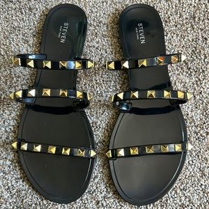 Steve Madden black slides